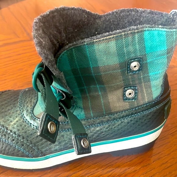 UGG Waterproof Snow Boots - Picture 5 of 6